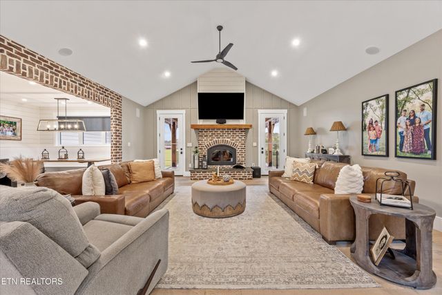 1419 Graves Rd, Strawberry Plains, TN 37871