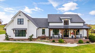 1419 Graves Rd, Strawberry Plains, TN 37871