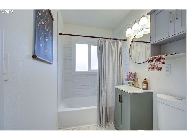 1923 G St, Washougal, WA 98671