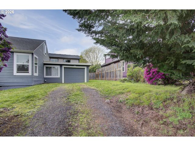 1923 G St, Washougal, WA 98671