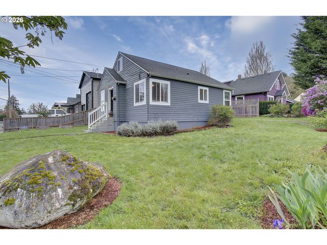 1923 G St, Washougal, WA 98671