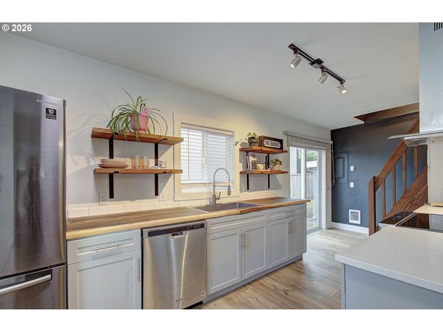 1923 G St, Washougal, WA 98671