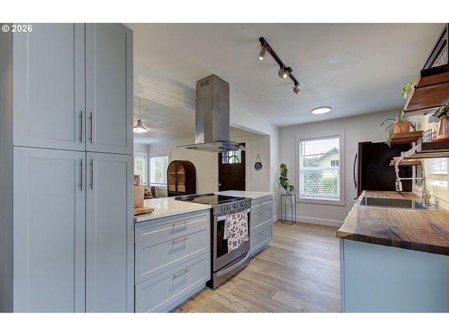 1923 G St, Washougal, WA 98671