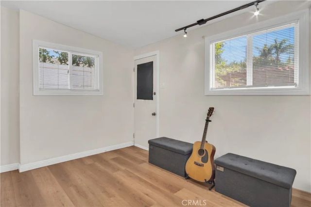 1343 N Whitnall Hwy, Burbank, CA 91505