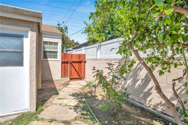 1343 N Whitnall Hwy, Burbank, CA 91505