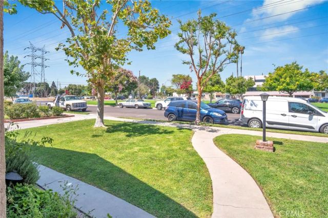 1343 N Whitnall Hwy, Burbank, CA 91505