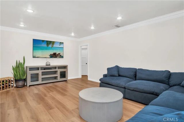 1343 N Whitnall Hwy, Burbank, CA 91505