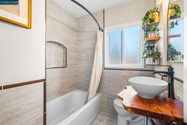 3649 3649 Shone Ave, Oakland, CA 94605