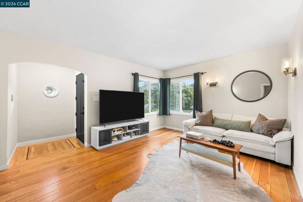 Image 4 of property listing at 3649 3649 Shone Ave, Oakland, CA 94605