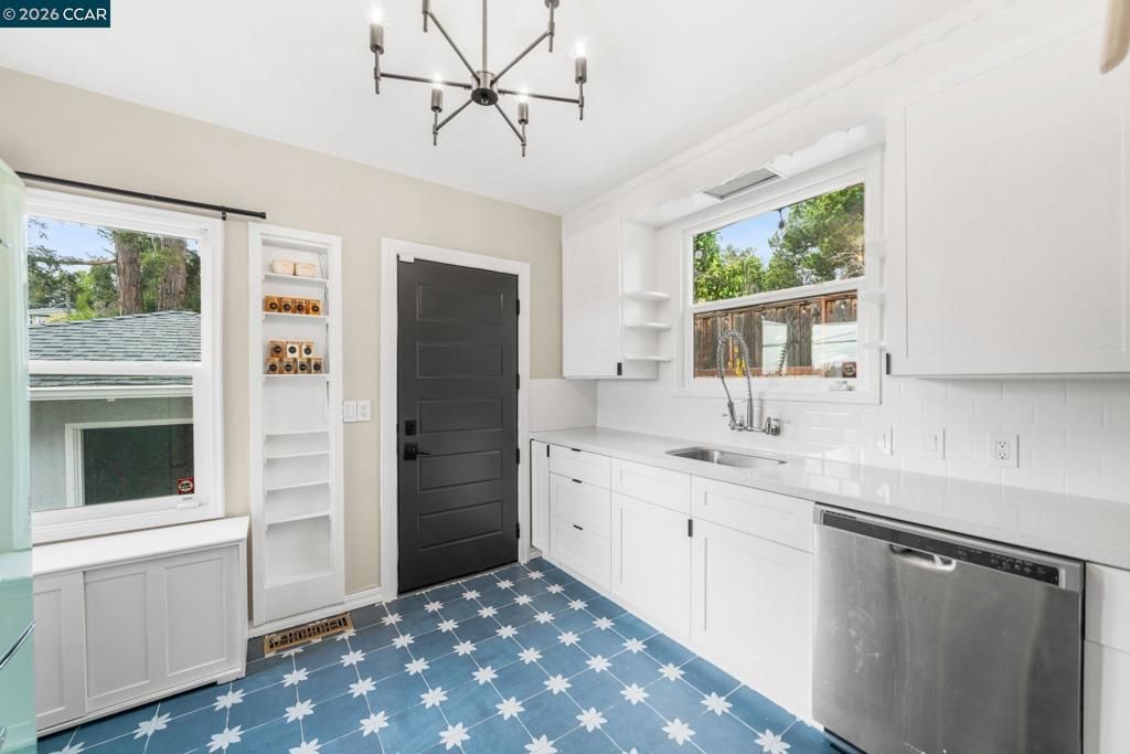 Image 7 of property listing at 3649 3649 Shone Ave, Oakland, CA 94605