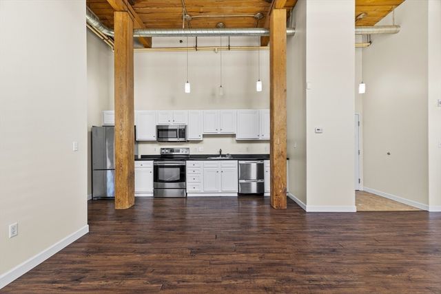146 Court St 103, Brockton, MA 02302