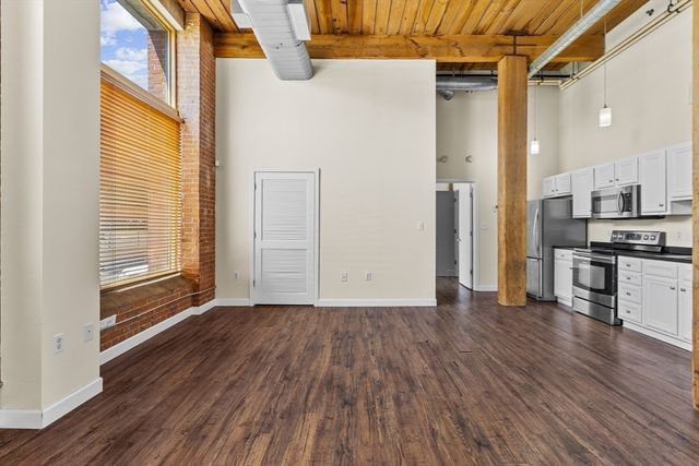 146 Court St 103, Brockton, MA 02302