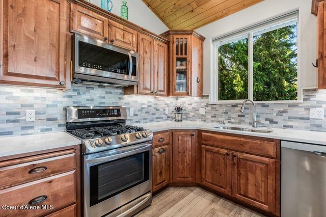 16 Hawkins RD, Sagle, ID 83860