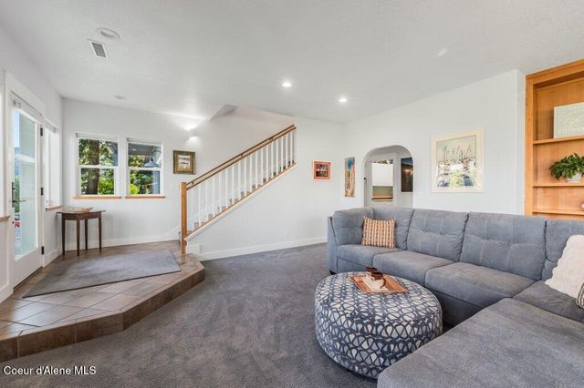 16 Hawkins RD, Sagle, ID 83860