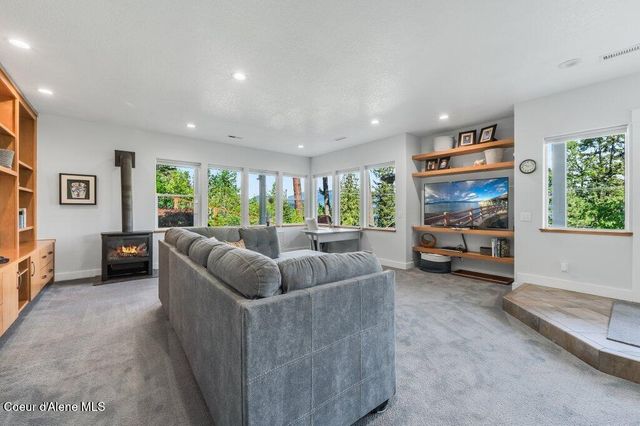 16 Hawkins RD, Sagle, ID 83860