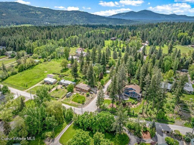 16 Hawkins RD, Sagle, ID 83860