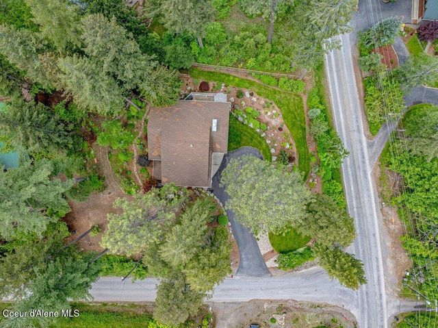 16 Hawkins RD, Sagle, ID 83860