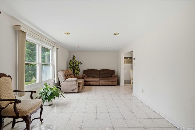 67 Sherwood Drive, Larchmont, NY 10538