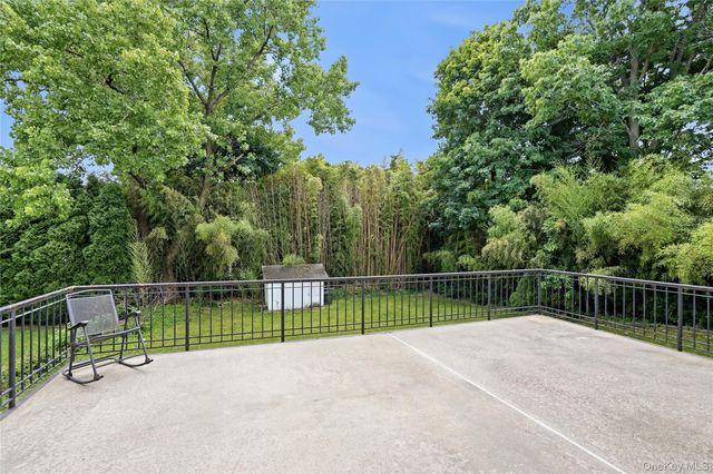 67 Sherwood Drive, Larchmont, NY 10538