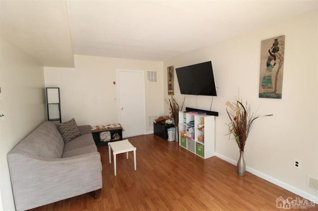 47 Linden Lane, Plainsboro, NJ 08536