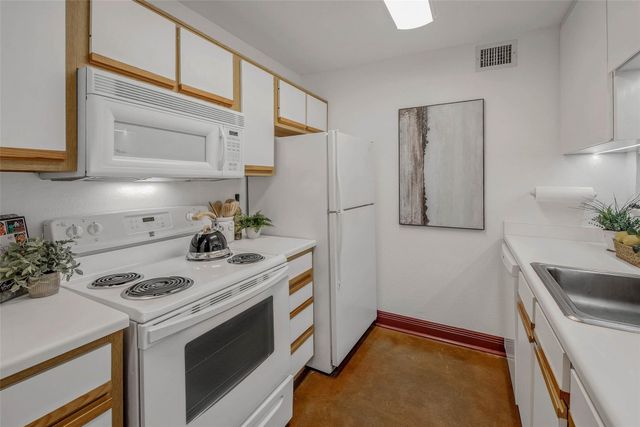 517 Southwest Parkway 103, College Station, TX 77840