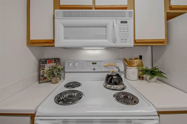 517 Southwest Parkway 103, College Station, TX 77840