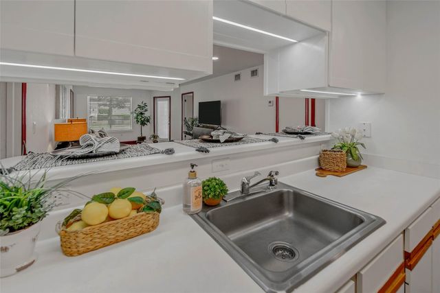 517 Southwest Parkway 103, College Station, TX 77840