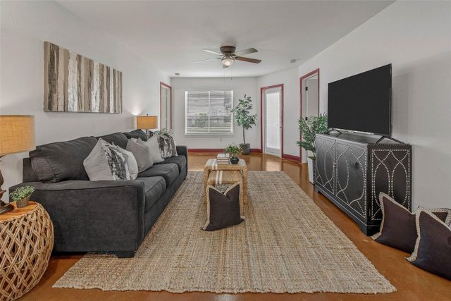 517 Southwest Parkway 103, College Station, TX 77840