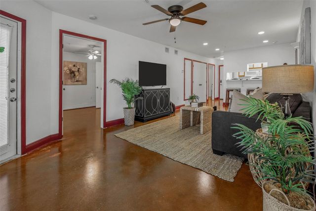 517 Southwest Parkway 103, College Station, TX 77840