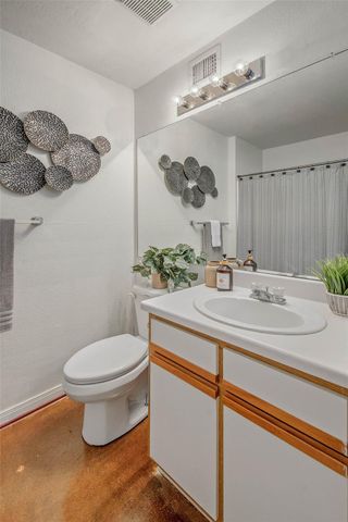 517 Southwest Parkway 103, College Station, TX 77840