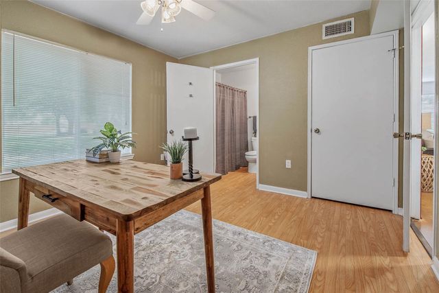 517 Southwest Parkway 103, College Station, TX 77840