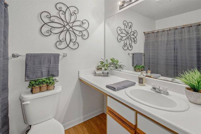 517 Southwest Parkway 103, College Station, TX 77840