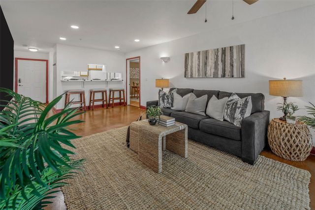 517 Southwest Parkway 103, College Station, TX 77840