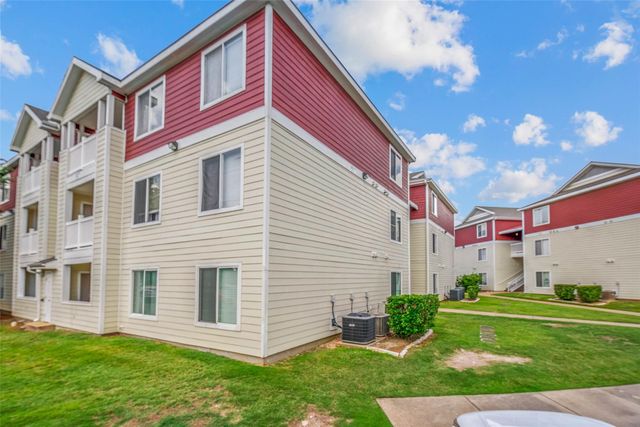 517 Southwest Parkway 103, College Station, TX 77840
