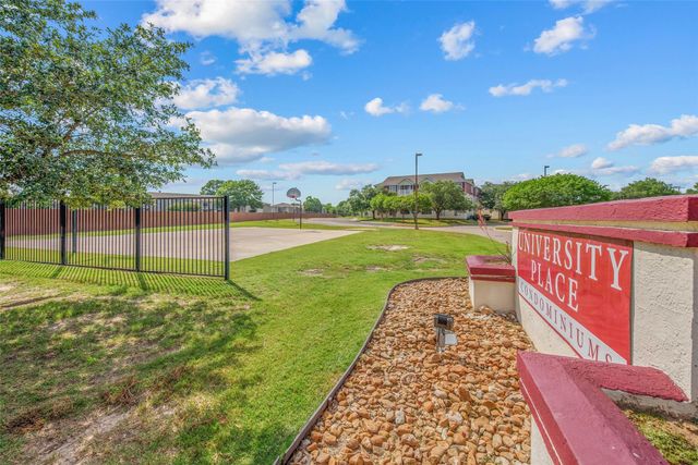 517 Southwest Parkway 103, College Station, TX 77840