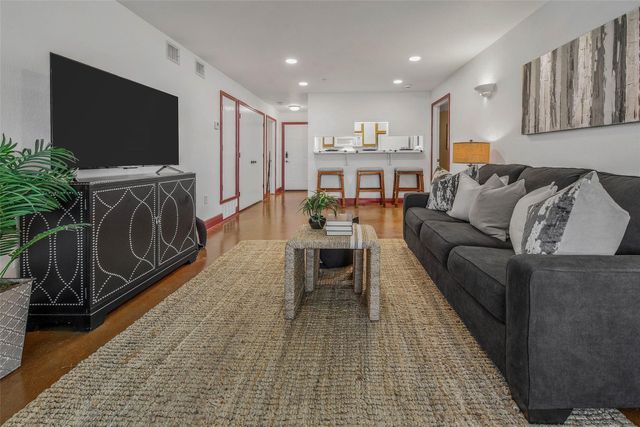 517 Southwest Parkway 103, College Station, TX 77840