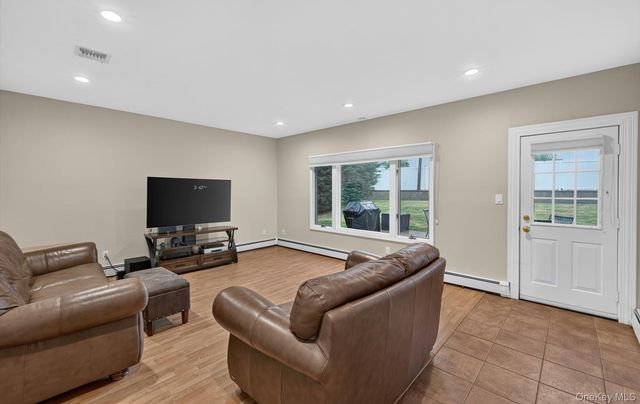 40 Pittoni Drive, Commack, NY 11725
