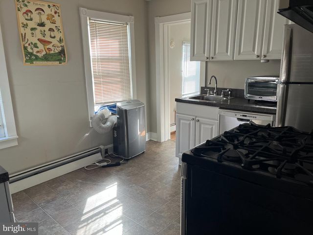 2 EAST AVE, Pitman, NJ 08071