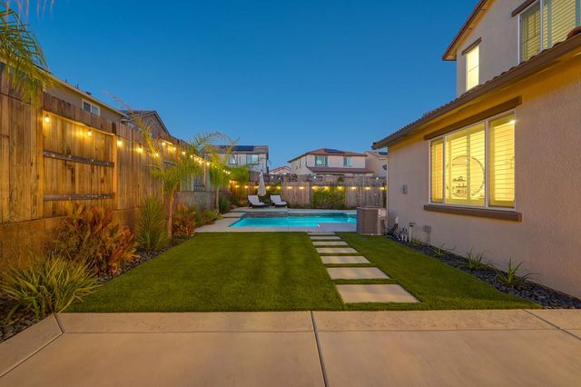 4518 Drowsy Water Way, Folsom, CA 95630