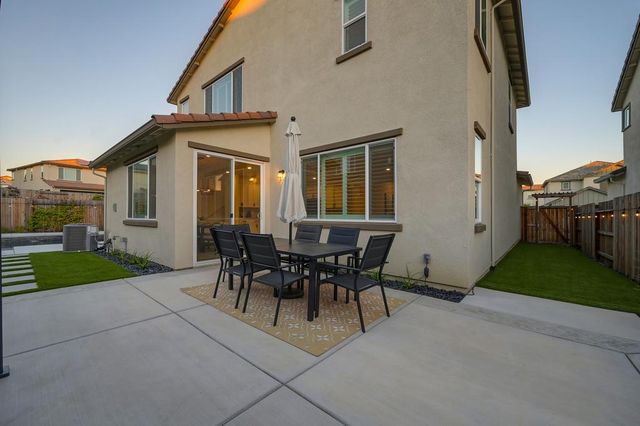 4518 Drowsy Water Way, Folsom, CA 95630