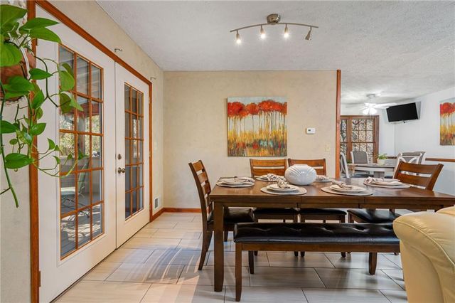 115 Creekview Drive, Woodstock, GA 30188