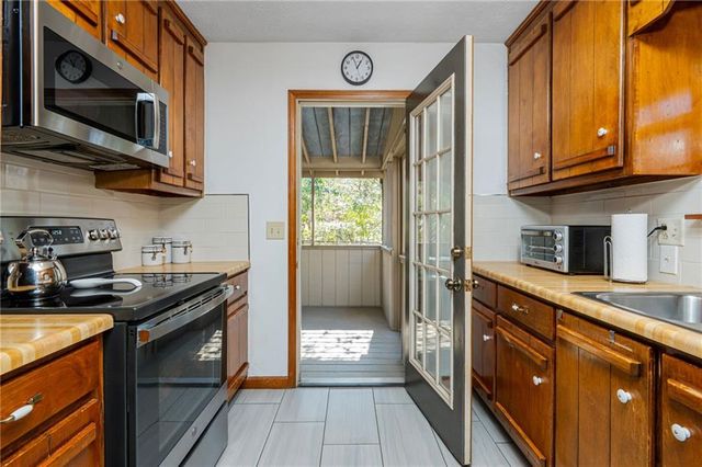 115 Creekview Drive, Woodstock, GA 30188