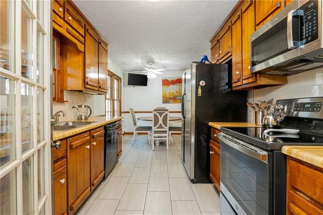 115 Creekview Drive, Woodstock, GA 30188