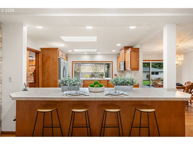 809 Ne DELSEY Rd, Hillsboro, OR 97124