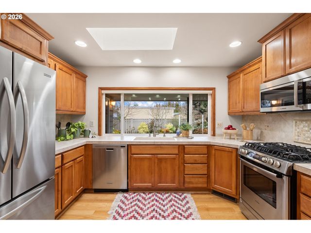 809 Ne DELSEY Rd, Hillsboro, OR 97124