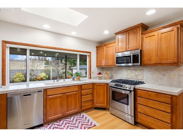 809 Ne DELSEY Rd, Hillsboro, OR 97124