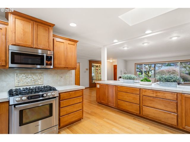 809 Ne DELSEY Rd, Hillsboro, OR 97124