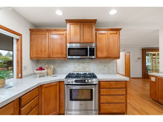 809 Ne DELSEY Rd, Hillsboro, OR 97124