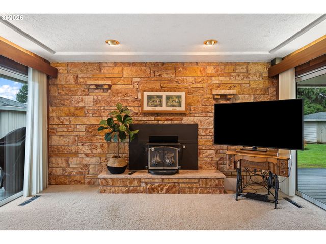 809 Ne DELSEY Rd, Hillsboro, OR 97124