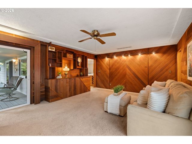 809 Ne DELSEY Rd, Hillsboro, OR 97124